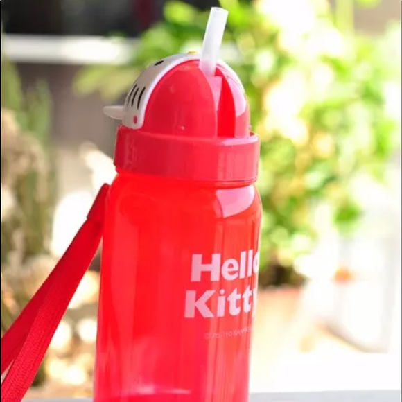 ⭐️Hello kitty water bottle - Picture 2 of 8